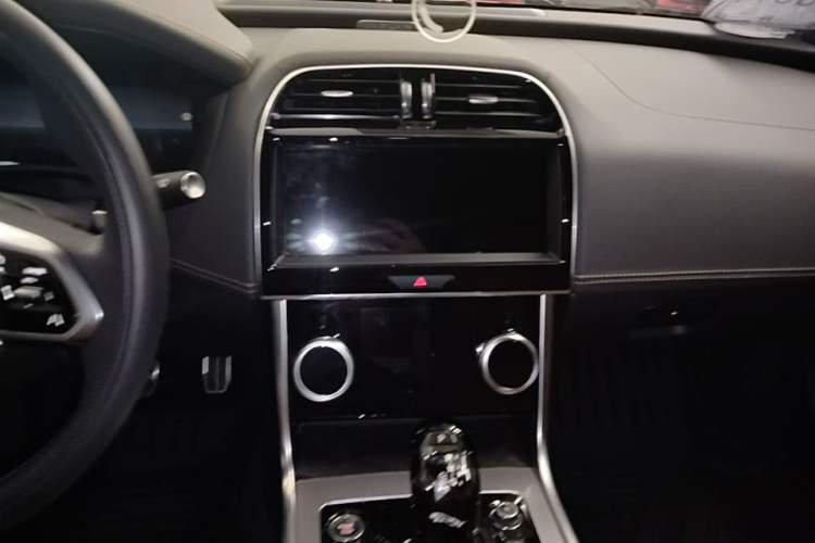 Used Jaguar XEL 2024 2.0T 250 PS R-DYNAMIC S Advanced Sport Edition Audio And AC Panel