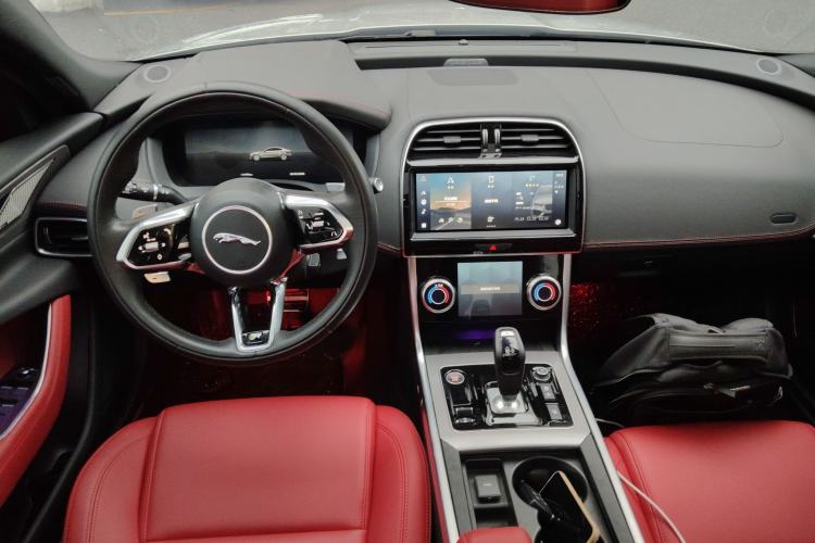 Used Jaguar XEL 2024 2.0T 250 PS R-DYNAMIC S Advanced Sport Edition Center Console