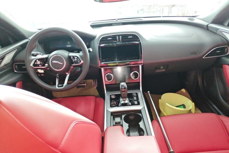 Used Jaguar XEL 2024 2.0T 250 PS R-DYNAMIC S Advanced Sport Edition Center Console