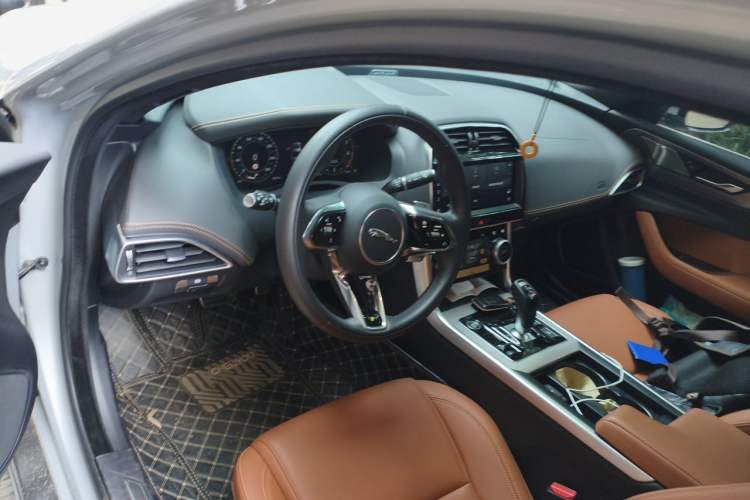 Used Jaguar XEL 2024 2.0T 250 PS R-DYNAMIC S Advanced Sport Edition Center Console