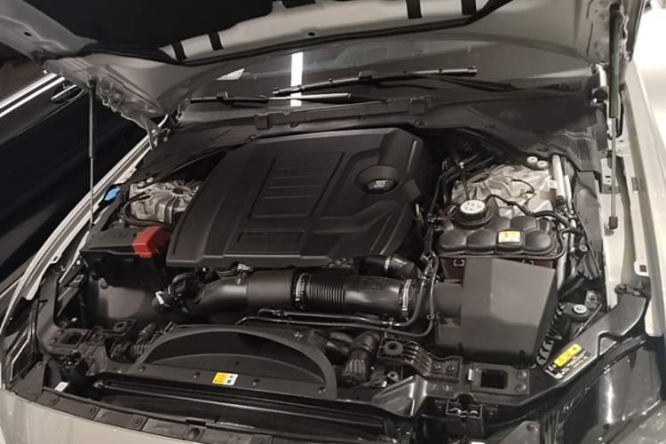 Used Jaguar XEL 2024 2.0T 250 PS R-DYNAMIC S Advanced Sport Edition Engine Bay