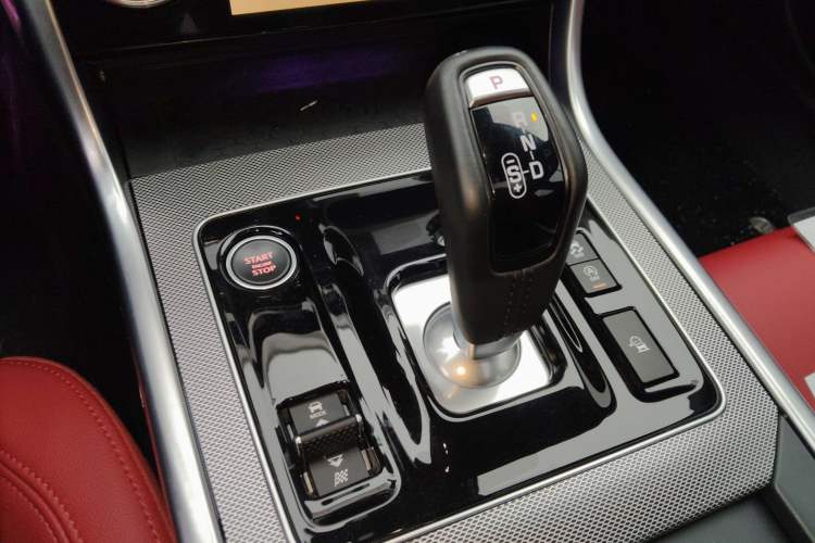 Used Jaguar XEL 2024 2.0T 250 PS R-DYNAMIC S Advanced Sport Edition Gear Lever
