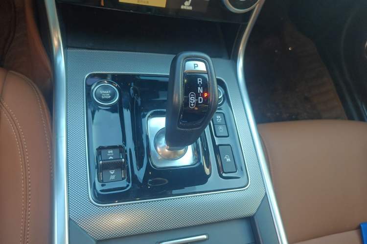 Used Jaguar XEL 2024 2.0T 250 PS R-DYNAMIC S Advanced Sport Edition Gear Lever