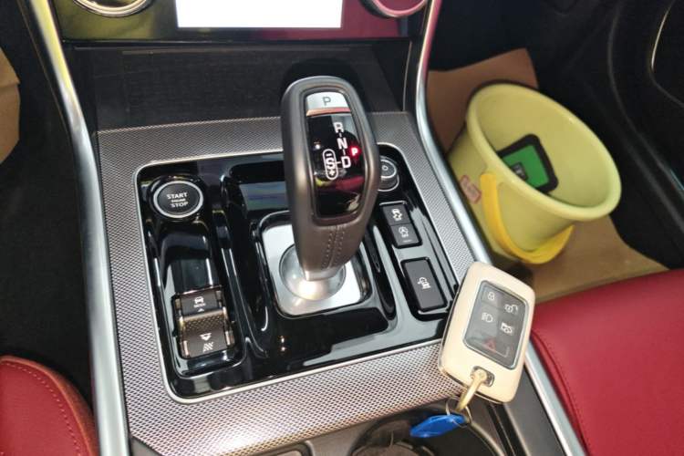 Used Jaguar XEL 2024 2.0T 250 PS R-DYNAMIC S Advanced Sport Edition Gear Lever