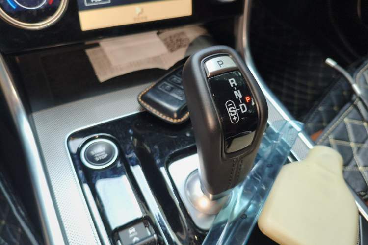 Used Jaguar XEL 2024 2.0T 250 PS R-DYNAMIC S Advanced Sport Edition Gear Lever