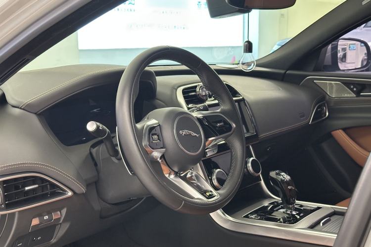 Used Jaguar XEL 2024 2.0T 250 PS R-DYNAMIC S Advanced Sport Edition Interior 8