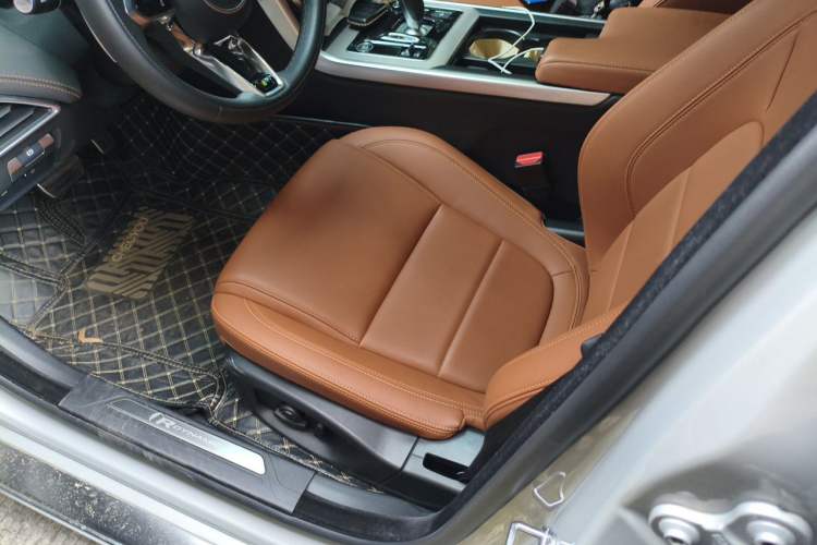 Used Jaguar XEL 2024 2.0T 250 PS R-DYNAMIC S Advanced Sport Edition Left Front Seat