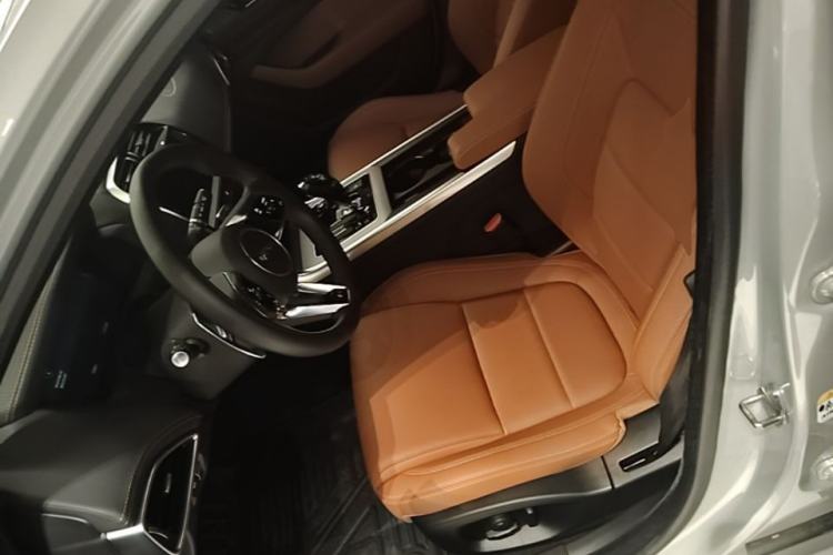 Used Jaguar XEL 2024 2.0T 250 PS R-DYNAMIC S Advanced Sport Edition Left Front Seat