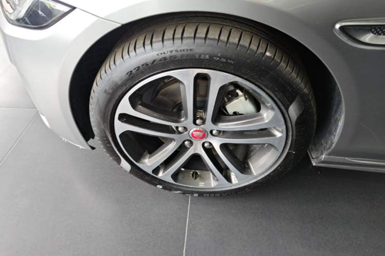 Used Jaguar XEL 2024 2.0T 250 PS R-DYNAMIC S Advanced Sport Edition Left Front Wheel Hub