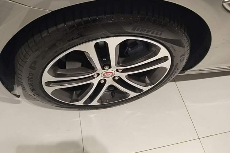 Used Jaguar XEL 2024 2.0T 250 PS R-DYNAMIC S Advanced Sport Edition Left Front Wheel Hub
