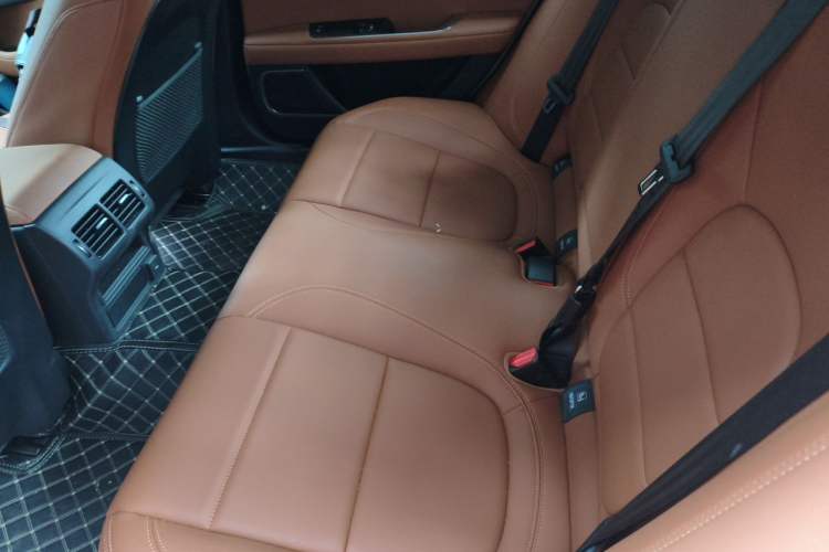 Used Jaguar XEL 2024 2.0T 250 PS R-DYNAMIC S Advanced Sport Edition Left Rear Seat
