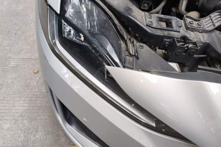 Used Jaguar XEL 2024 2.0T 250 PS R-DYNAMIC S Advanced Sport Edition Right Front Headlight