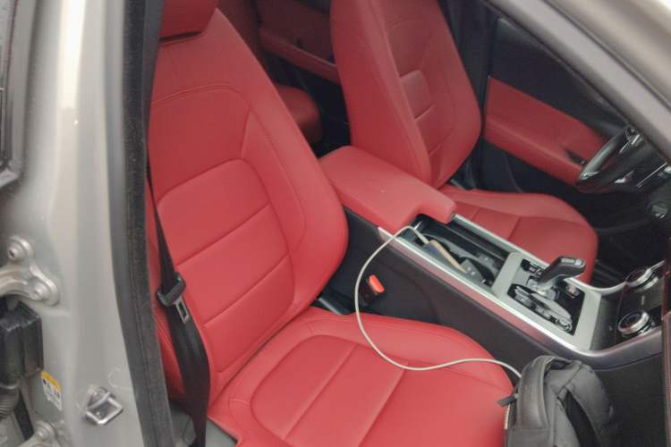 Used Jaguar XEL 2024 2.0T 250 PS R-DYNAMIC S Advanced Sport Edition Right Front Seat