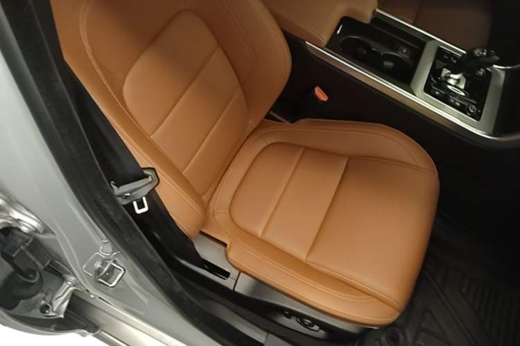 Used Jaguar XEL 2024 2.0T 250 PS R-DYNAMIC S Advanced Sport Edition Right Front Seat