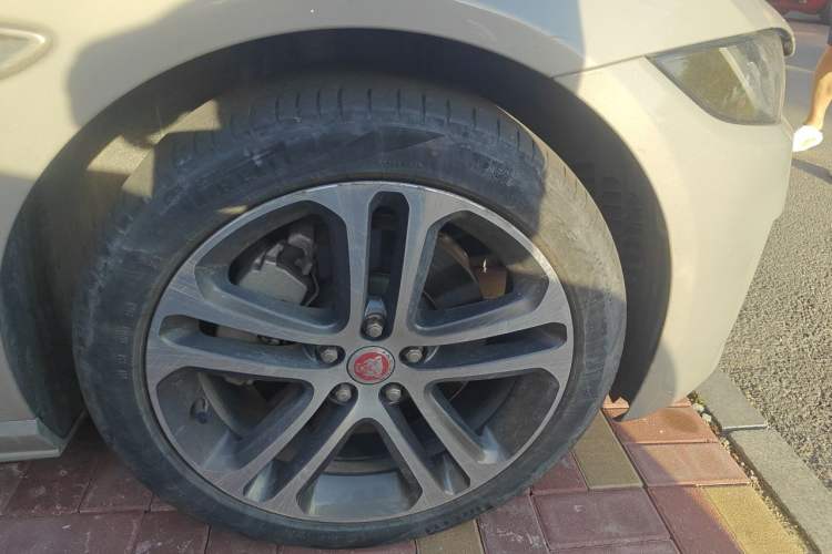 Used Jaguar XEL 2024 2.0T 250 PS R-DYNAMIC S Advanced Sport Edition Right Front Wheel Hub