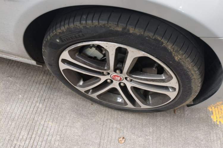 Used Jaguar XEL 2024 2.0T 250 PS R-DYNAMIC S Advanced Sport Edition Right Front Wheel Hub