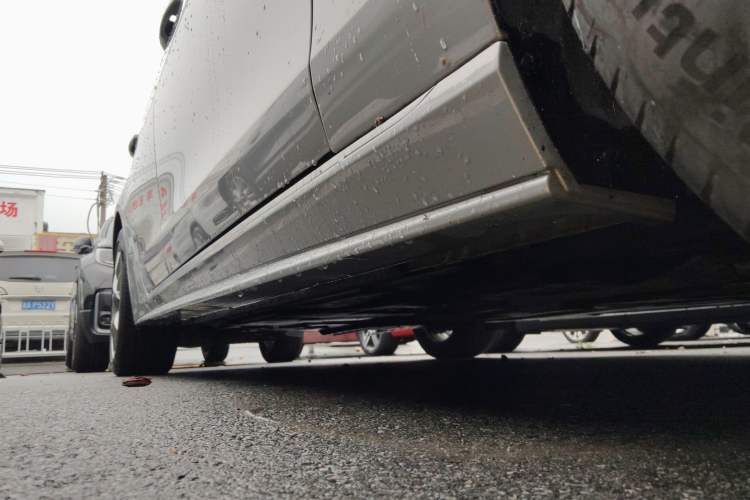 Used Jaguar XEL 2024 2.0T 250 PS R-DYNAMIC S Advanced Sport Edition Right Side Sill