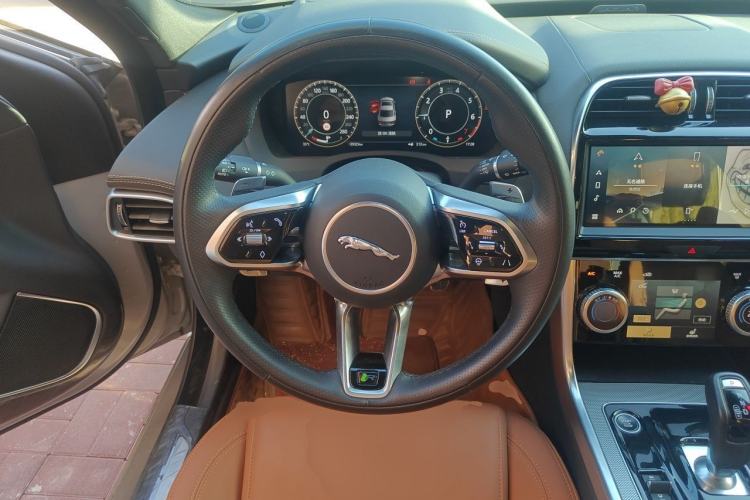 Used Jaguar XEL 2024 2.0T 250 PS R-DYNAMIC S Advanced Sport Edition Steering Wheel