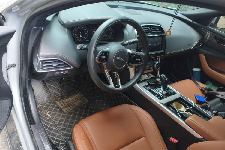 Used Jaguar XEL 2024 2.0T 250 PS R-DYNAMIC S Advanced Sport Edition Steering Wheel