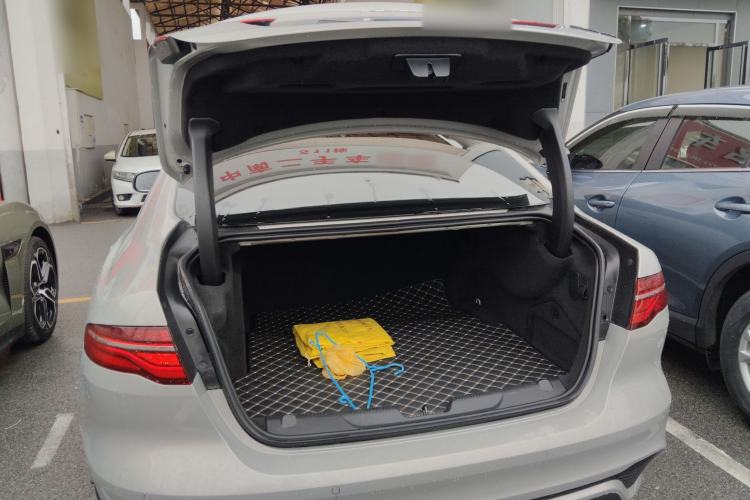 Used Jaguar XEL 2024 2.0T 250 PS R-DYNAMIC S Advanced Sport Edition Trunk