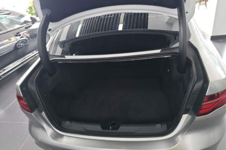 Used Jaguar XEL 2024 2.0T 250 PS R-DYNAMIC S Advanced Sport Edition Trunk