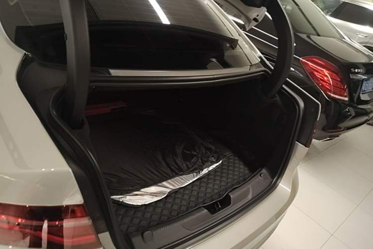 Used Jaguar XEL 2024 2.0T 250 PS R-DYNAMIC S Advanced Sport Edition Trunk