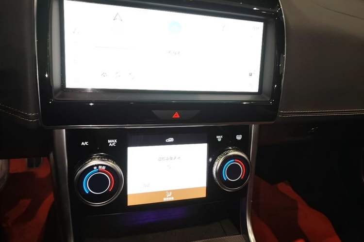 Used Jaguar XEL 2024 2.0T 250 PS R-DYNAMIC S Advanced Sport Edition Audio And AC Panel
