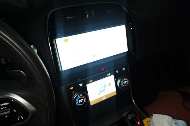 Used Jaguar XEL 2024 2.0T 250 PS R-DYNAMIC S Advanced Sport Edition Audio And AC Panel