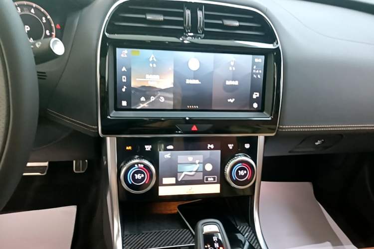 Used Jaguar XEL 2024 2.0T 250 PS R-DYNAMIC S Ebony Black Sport Edition Audio And AC Panel