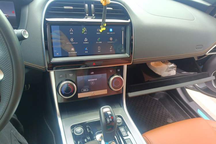 Used Jaguar XEL 2024 2.0T 250 PS R-DYNAMIC S Advanced Sport Edition Audio And AC Panel