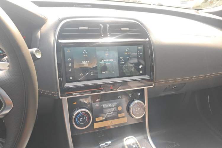 Used Jaguar XEL 2024 2.0T 250 PS R-DYNAMIC S Advanced Sport Edition Audio And AC Panel