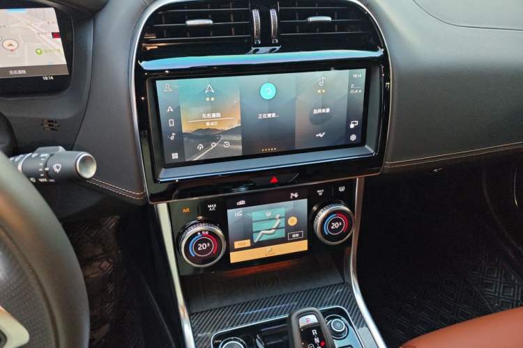 Used Jaguar XEL 2024 2.0T 250 PS R-DYNAMIC S Ebony Black Sport Edition Audio And AC Panel