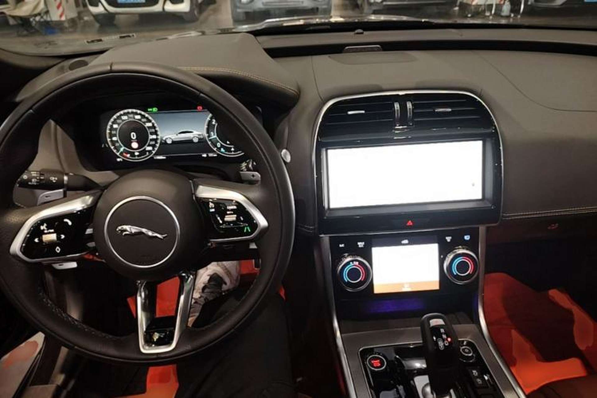 Used Jaguar XEL 2024 2.0T 250 PS R-DYNAMIC S Advanced Sport Edition Center Console