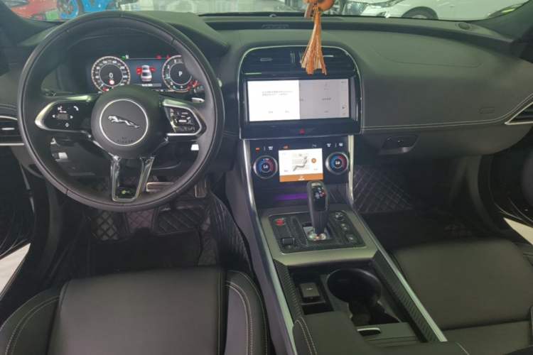 Used Jaguar XEL 2024 2.0T 250 PS R-DYNAMIC S Advanced Sport Edition Center Console