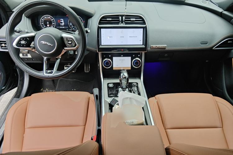 Used Jaguar XEL 2024 2.0T 250 PS R-DYNAMIC S Advanced Sport Edition Center Console