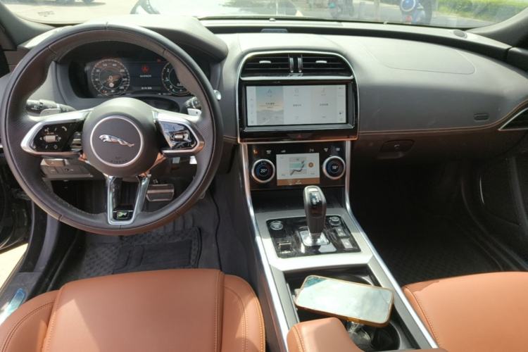 Used Jaguar XEL 2024 2.0T 250 PS R-DYNAMIC S Advanced Sport Edition Center Console
