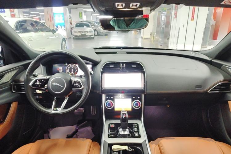 Used Jaguar XEL 2024 2.0T 250 PS R-DYNAMIC S Advanced Sport Edition Center Console