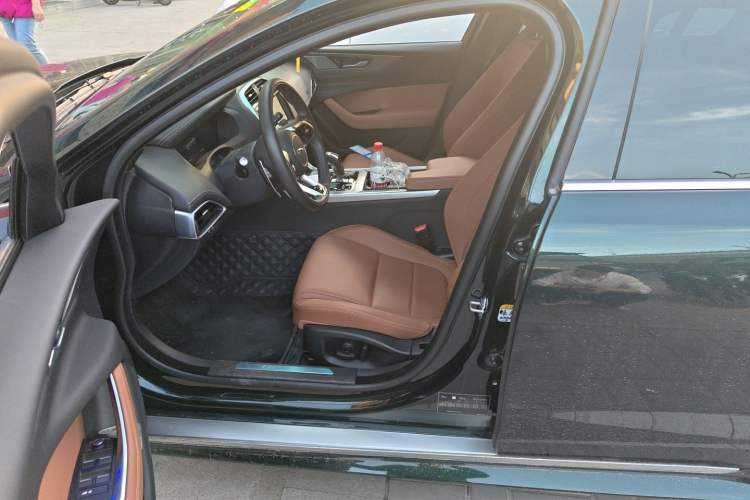 Used Jaguar XEL 2024 2.0T 250 PS R-DYNAMIC S Advanced Sport Edition Driver Seat