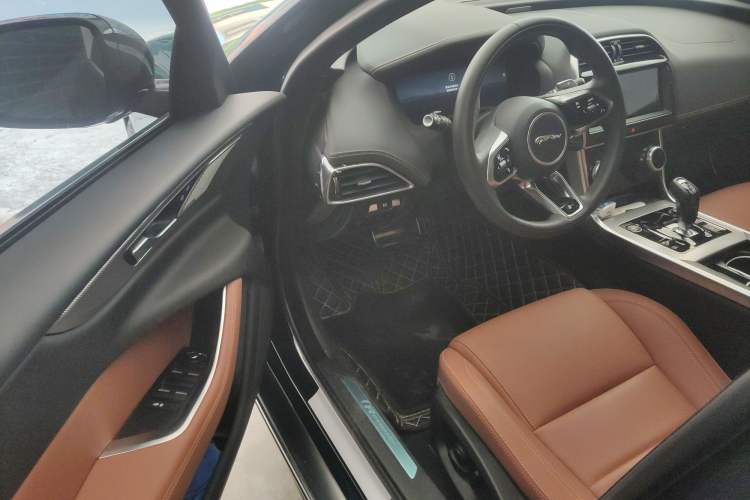 Used Jaguar XEL 2024 2.0T 250 PS R-DYNAMIC S Advanced Sport Edition Driver Seat