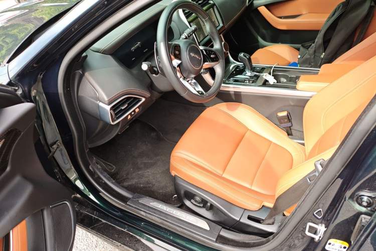 Used Jaguar XEL 2024 2.0T 250 PS R-DYNAMIC S Ebony Black Sport Edition Driver Seat