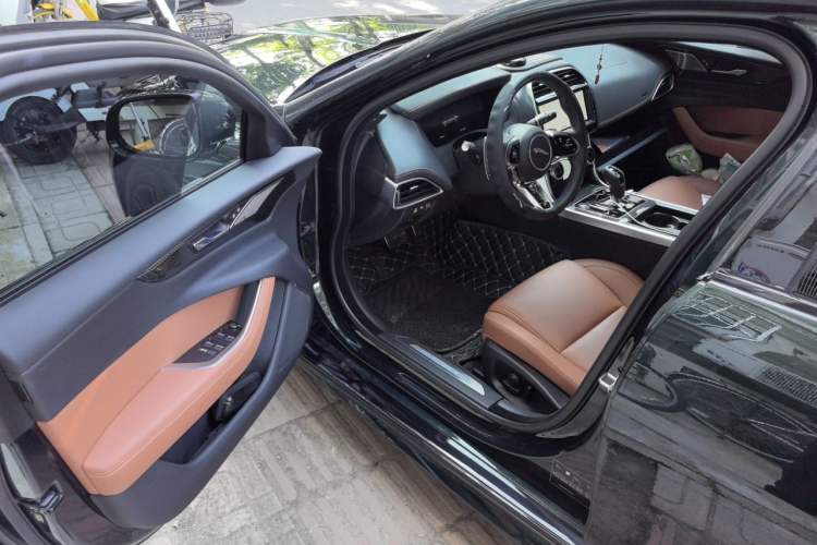 Used Jaguar XEL 2024 2.0T 250 PS R-DYNAMIC S Ebony Black Sport Edition Driver Seat