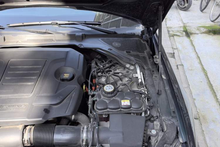 Used Jaguar XEL 2024 2.0T 250 PS R-DYNAMIC S Ebony Black Sport Edition Engine Bay Left