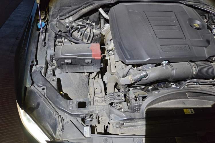 Used Jaguar XEL 2024 2.0T 250 PS R-DYNAMIC S Ebony Black Sport Edition Engine Bay Right
