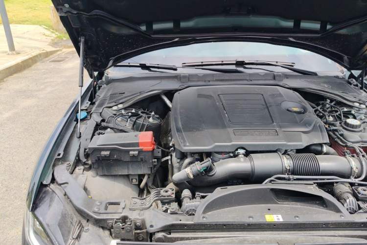 Used Jaguar XEL 2024 2.0T 250 PS R-DYNAMIC S Ebony Black Sport Edition Engine Bay Right
