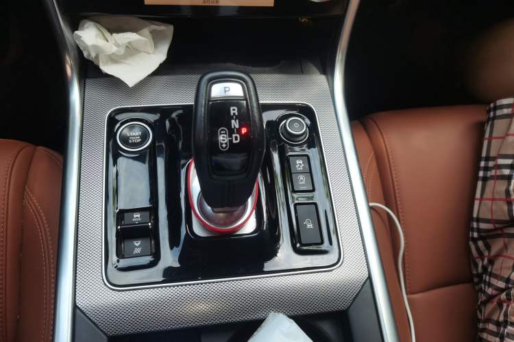 Used Jaguar XEL 2024 2.0T 250 PS R-DYNAMIC S Advanced Sport Edition Gear Lever