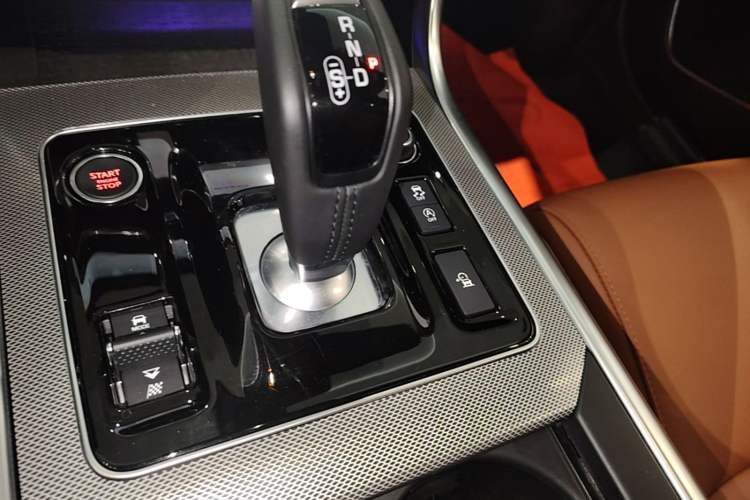 Used Jaguar XEL 2024 2.0T 250 PS R-DYNAMIC S Advanced Sport Edition Gear Lever