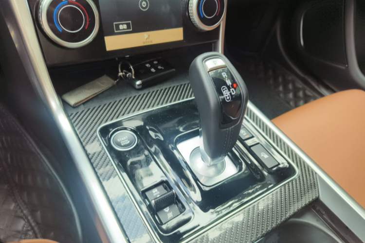 Used Jaguar XEL 2024 2.0T 250 PS R-DYNAMIC S Ebony Black Sport Edition Gear Lever
