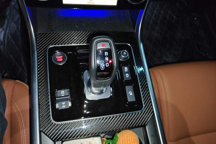 Used Jaguar XEL 2024 2.0T 250 PS R-DYNAMIC S Ebony Black Sport Edition Gear Lever