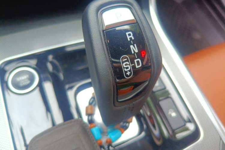 Used Jaguar XEL 2024 2.0T 250 PS R-DYNAMIC S Advanced Sport Edition Gear Lever