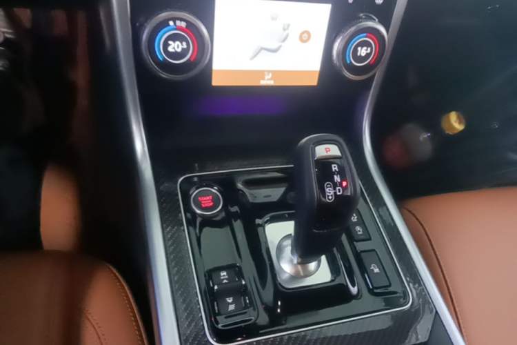 Used Jaguar XEL 2024 2.0T 250 PS R-DYNAMIC S Ebony Black Sport Edition Gear Lever